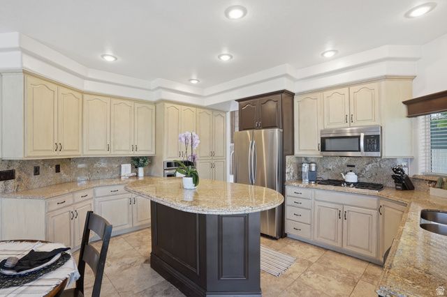 104 E CLEAR CREEK DR, Sandy, UT 84070