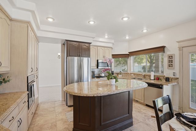 104 E CLEAR CREEK DR, Sandy, UT 84070