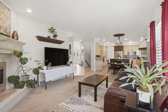 104 E CLEAR CREEK DR, Sandy, UT 84070