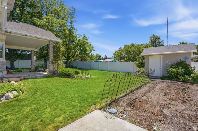 104 E CLEAR CREEK DR, Sandy, UT 84070