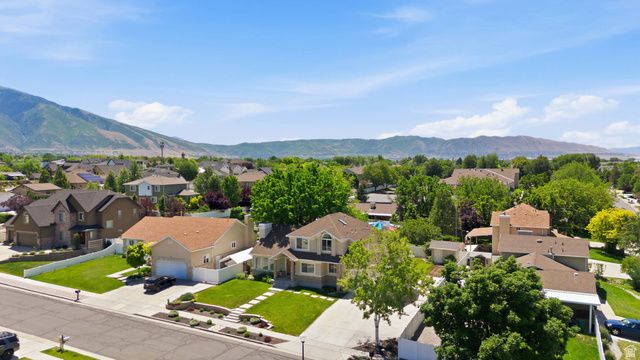 104 E CLEAR CREEK DR, Sandy, UT 84070