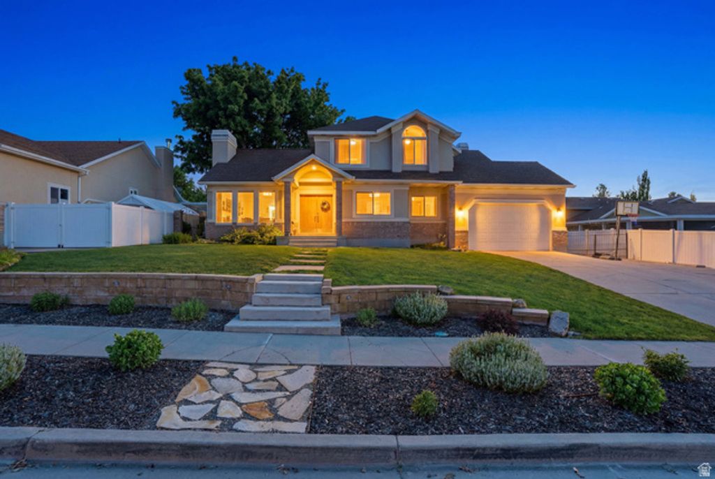 104 E CLEAR CREEK DR, Sandy, UT 84070