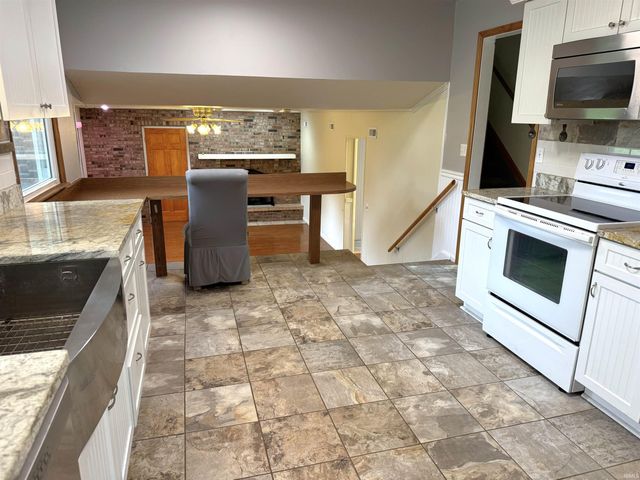 345 N Pleasant Run, Crawfordsville, IN 47933