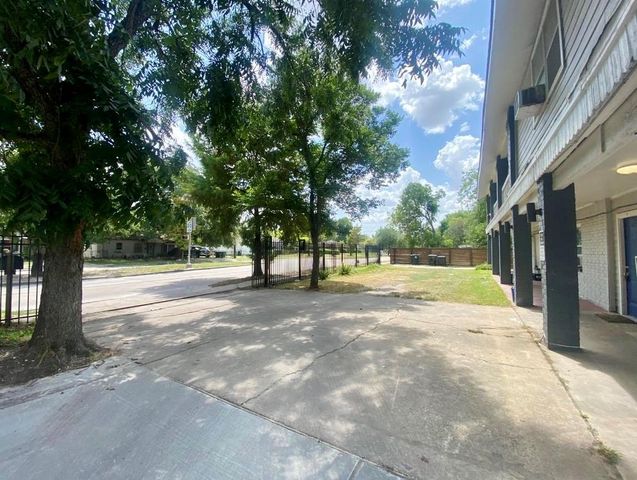 5301 Collingsworth Street 10, Houston, TX 77026