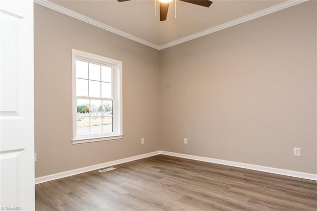 129 E Oakdale Street, Mount Airy, NC 27030