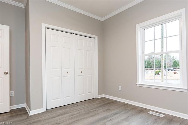 129 E Oakdale Street, Mount Airy, NC 27030