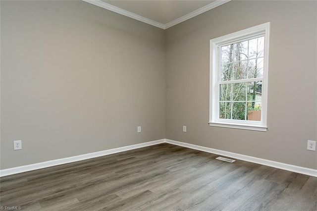 129 E Oakdale Street, Mount Airy, NC 27030