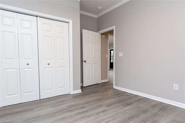 129 E Oakdale Street, Mount Airy, NC 27030