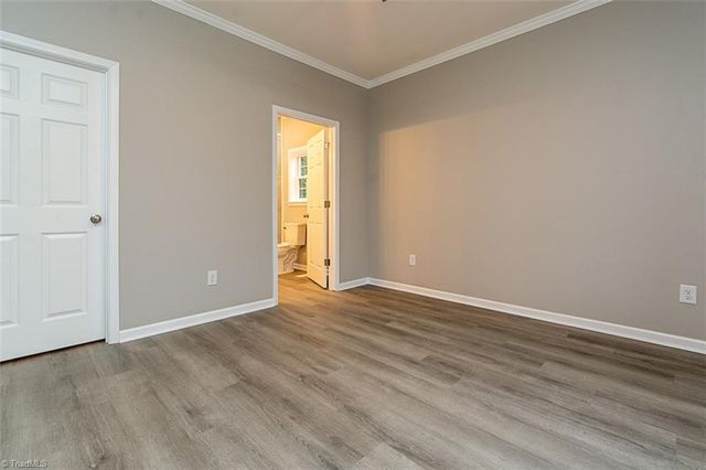 129 E Oakdale Street, Mount Airy, NC 27030