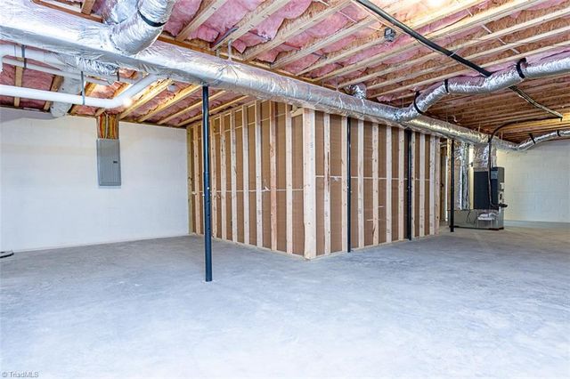 129 E Oakdale Street, Mount Airy, NC 27030