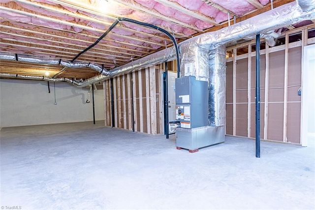 129 E Oakdale Street, Mount Airy, NC 27030