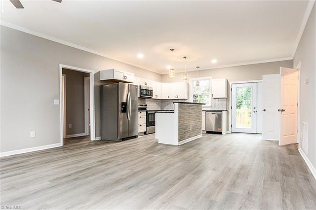 129 E Oakdale Street, Mount Airy, NC 27030