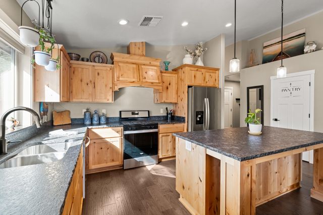 2035 SW Truman Way, Grants Pass, OR 97526