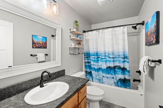 2035 SW Truman Way, Grants Pass, OR 97526