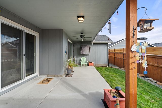 2035 SW Truman Way, Grants Pass, OR 97526