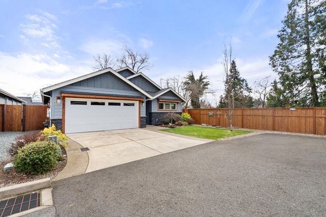 2035 SW Truman Way, Grants Pass, OR 97526