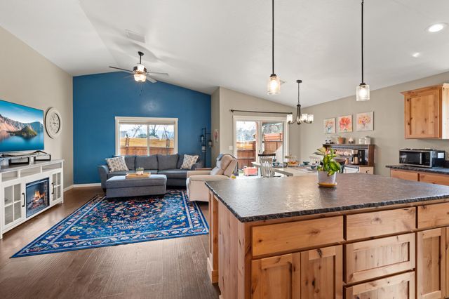 2035 SW Truman Way, Grants Pass, OR 97526