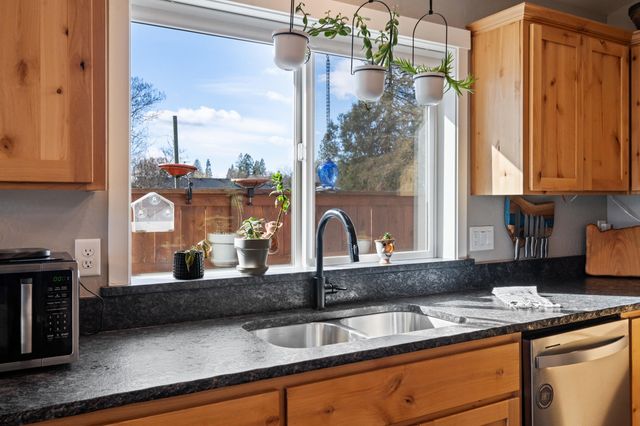 2035 SW Truman Way, Grants Pass, OR 97526