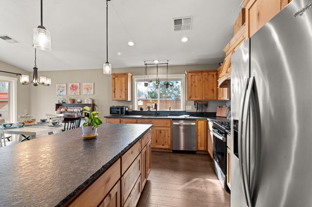 2035 SW Truman Way, Grants Pass, OR 97526