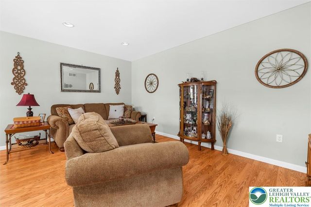 7695 Barrow Drive, Macungie Boro, PA 18062