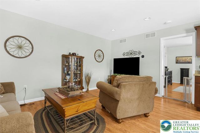 7695 Barrow Drive, Macungie Boro, PA 18062