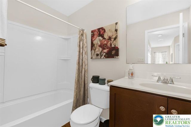 7695 Barrow Drive, Macungie Boro, PA 18062