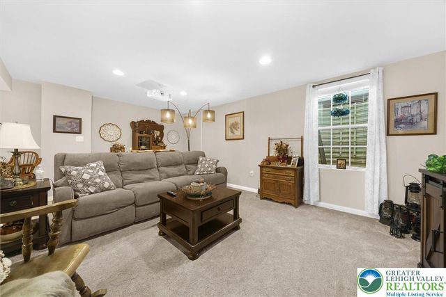 7695 Barrow Drive, Macungie Boro, PA 18062