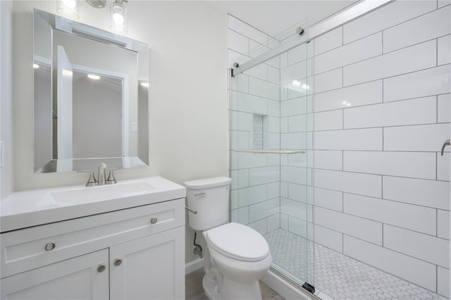 520 Cutty TRL B, Lakeway, TX 78734