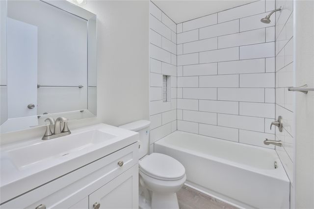 520 Cutty TRL B, Lakeway, TX 78734