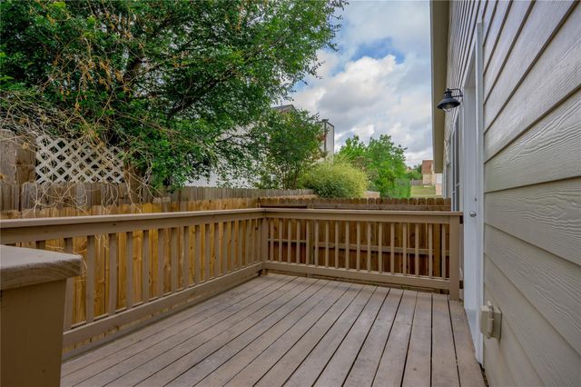 520 Cutty TRL B, Lakeway, TX 78734