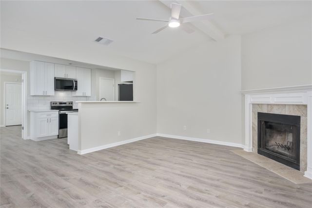 520 Cutty TRL B, Lakeway, TX 78734