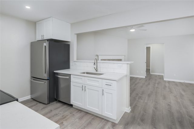 520 Cutty TRL B, Lakeway, TX 78734