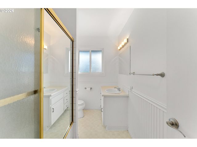 837 Se 169TH Dr, Portland, OR 97233