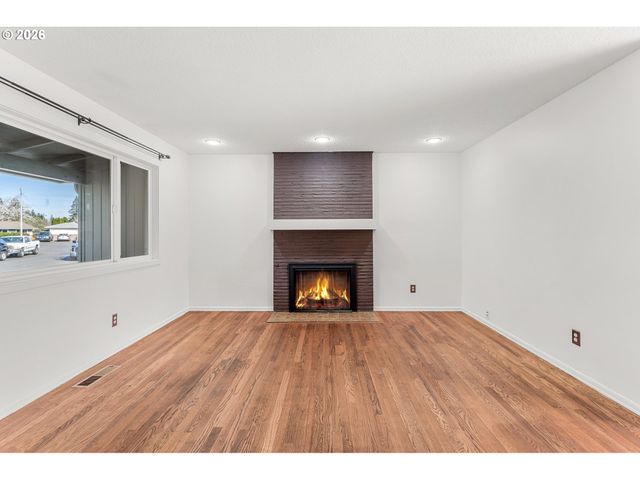 837 Se 169TH Dr, Portland, OR 97233