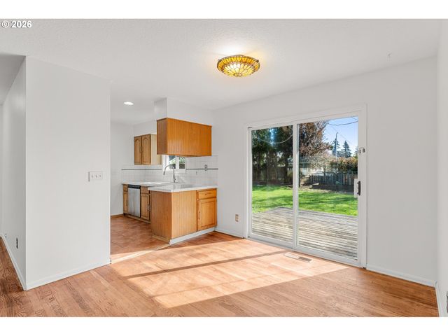 837 Se 169TH Dr, Portland, OR 97233