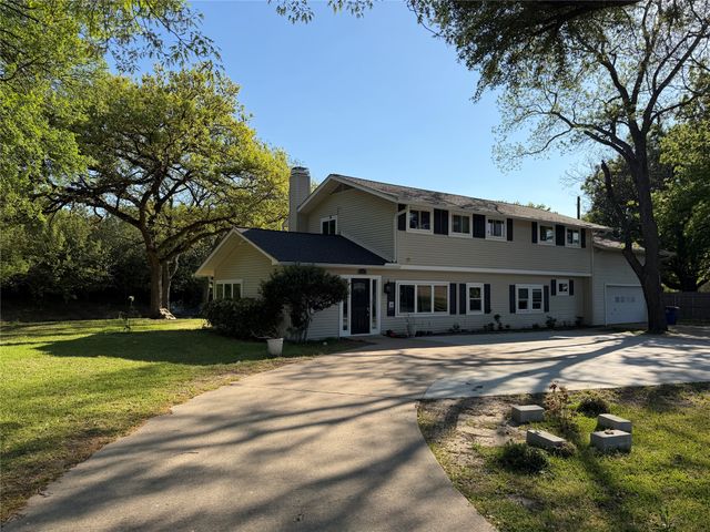 1009 Country Club Road, Ennis, TX 75119