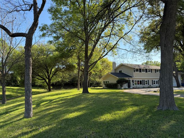 1009 Country Club Road, Ennis, TX 75119