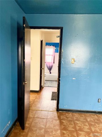 8150 Rector Drive, Berkeley, MO 63134