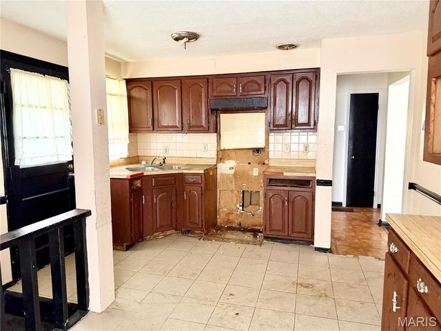 8150 Rector Drive, Berkeley, MO 63134