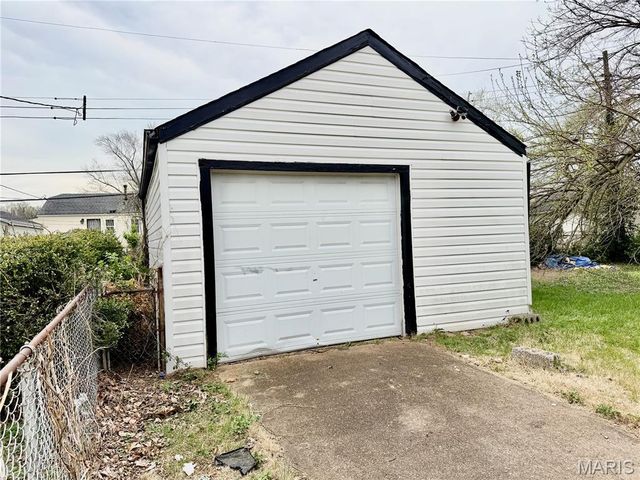 8150 Rector Drive, Berkeley, MO 63134