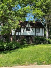 5412 Locust Street, Kansas City, MO 64110
