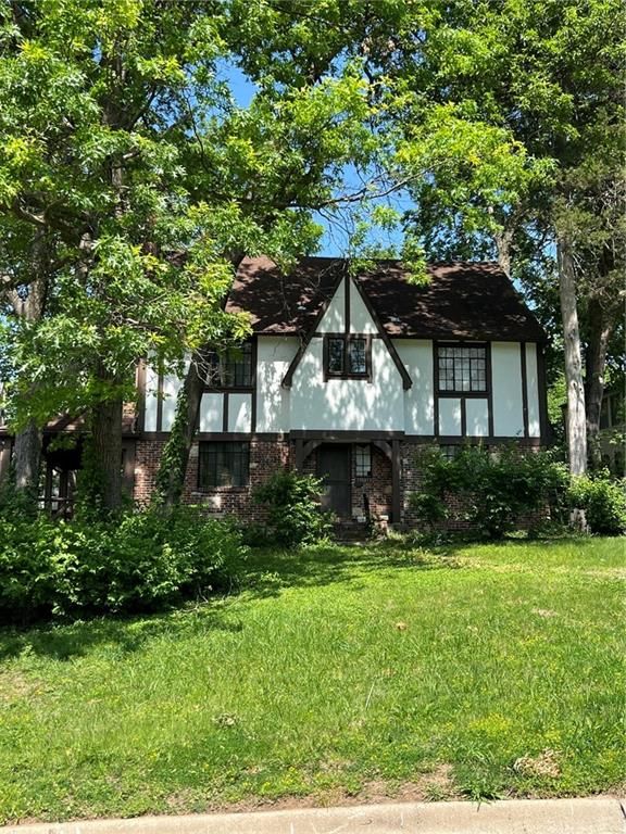 5412 Locust Street, Kansas City, MO 64110