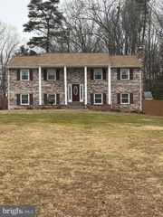 2 SAINT JAMES CT, Stafford, VA 22556