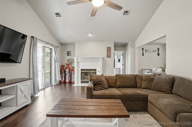 19804 E 37th Place S, Broken Arrow, OK 74014