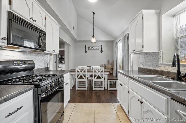 19804 E 37th Place S, Broken Arrow, OK 74014