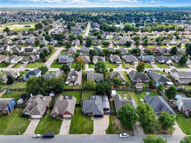 19804 E 37th Place S, Broken Arrow, OK 74014