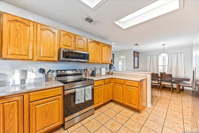 155 COUNTRY GDNS, La Vernia, TX 78121