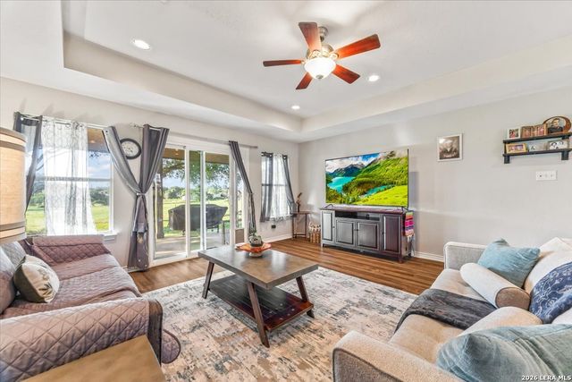 155 COUNTRY GDNS, La Vernia, TX 78121