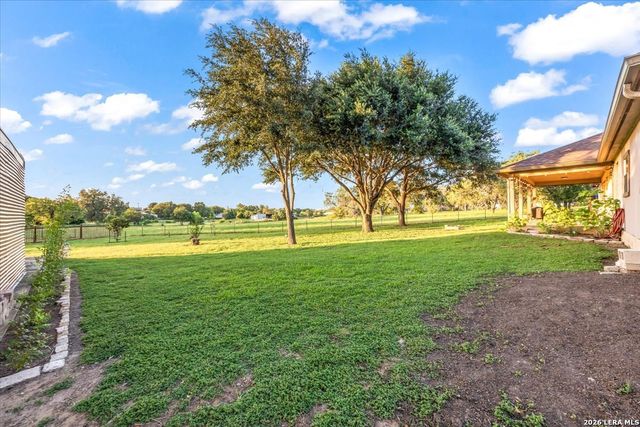 155 COUNTRY GDNS, La Vernia, TX 78121