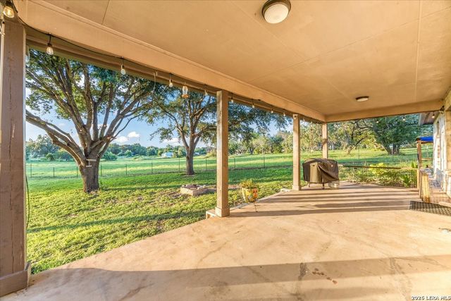 155 COUNTRY GDNS, La Vernia, TX 78121
